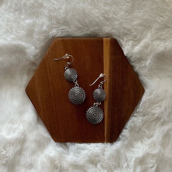 BRIGHTON RARE Ferrara Eternity French Wire Earrings in Silver • JA4370 Medallion - Picture 2 of 10